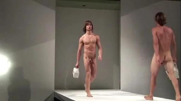 Mostrar Hombres macizos desnudos modelando carteras nuevos clips