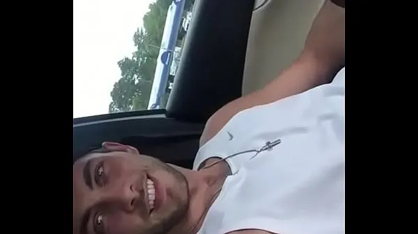 Toon Blond Gostosão jacking off in the car - Gayrotos nieuwe clips