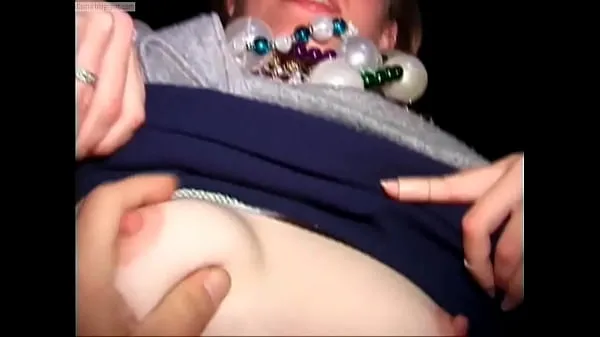 Vis Blonde Flashes Tits And Strangers Touch nye klip