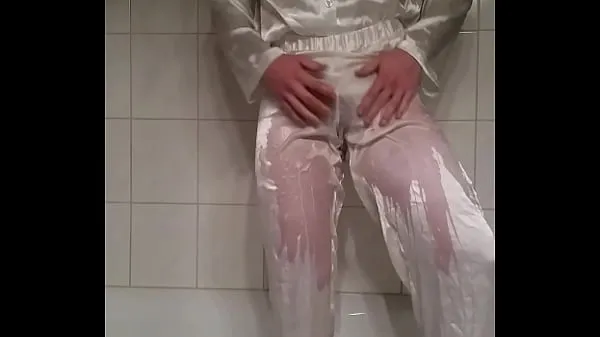 Показать Selfpissing in Satin новых клипов