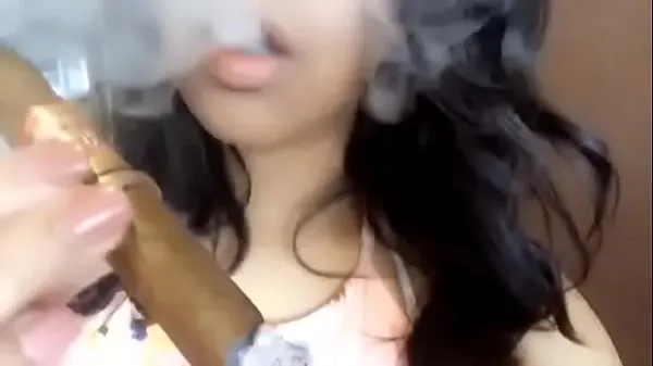 Mostrar Instagram mujer humo nuevos clips