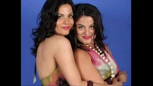 Tunjukkan Identical Lesbian Twins posing together and showing all Klip baharu