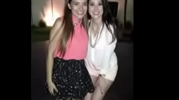 Mostrar Trío con dos enfermeras latinas nuevos clips