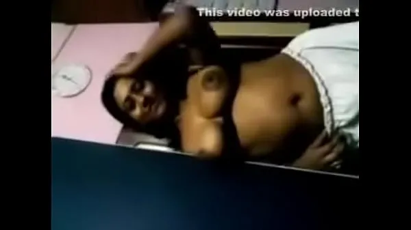 sexy-hot-indian-wife-exposed-boobs-and-enjoyed 個の新しいクリップを表示