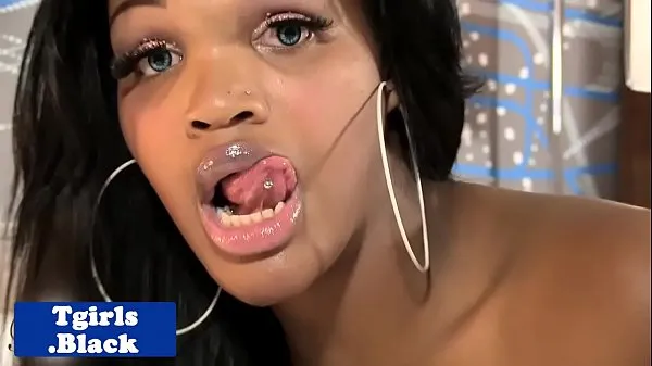 Black curvy tgirl solo wanking her meat shaft 個の新しいクリップを表示