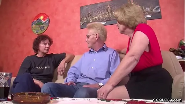 Oma und Opa treiben es mit der geilen Nachbarinneue Clips anzeigen