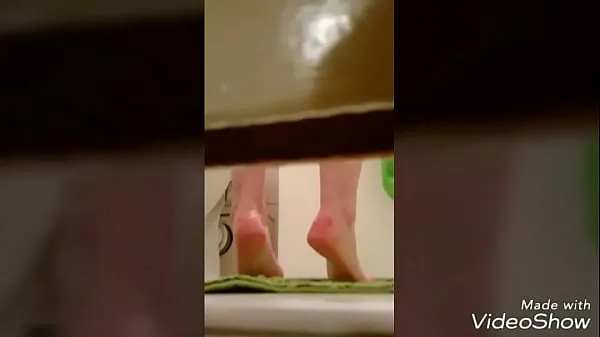 Visa Voyeur twins shower roommate spy nya klipp