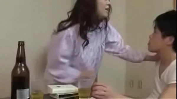 Japanese step Mom with d. And Fuck új klip megjelenítése
