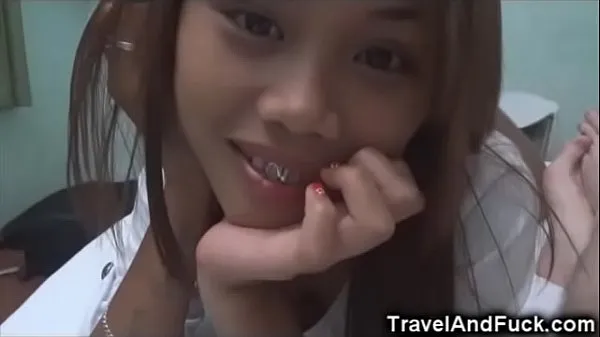 Показать Счастливый турист с двумя филиппинскими тинками новых клипов