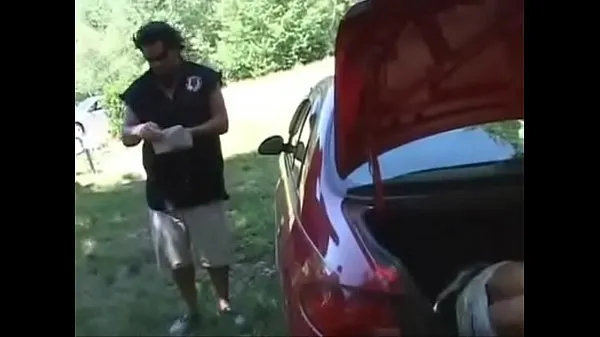 Visa Bursting To Pee, Sexy k. Girl Can't Hold It Anymore In The Trunk nya klipp