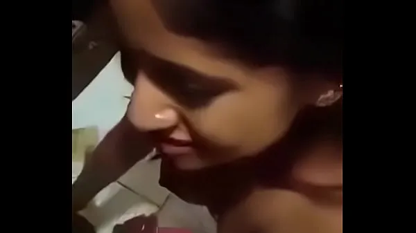 Visa Desi indian Couple, Girl sucking dick like lollipop nya klipp