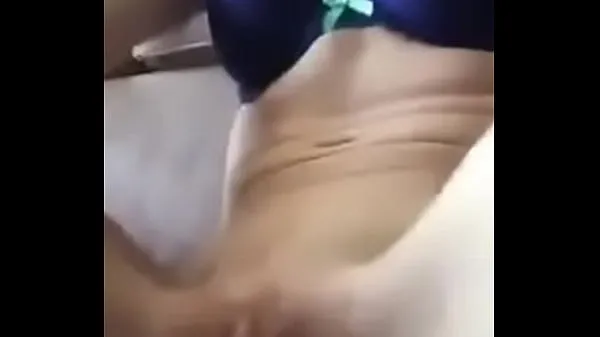 Prikaži Young girl masturbating with vibrator novih posnetkov