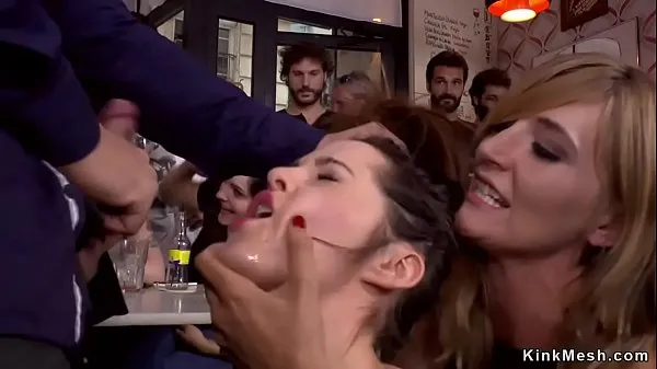 Mostra La padrona ha fatto scopare in un bar pubbliconuovi clip