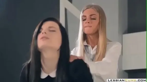 Lesbians Deep Fucking with Strapon Toy yeni Klip göster