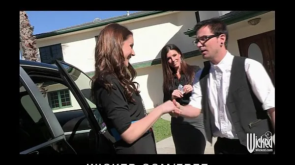 Pair of sisters bribe their car salesman into a threesome új klip megjelenítése