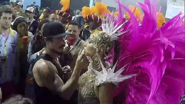 Bastidores do Carnaval 2019 antes da entrada no Sambódromo - Sabrina Sato - Gaviões da Fiel yeni Klip göster