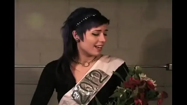 Εμφάνιση Vee Valentine - La Vore Girl of The Year 2012 νέων κλιπ