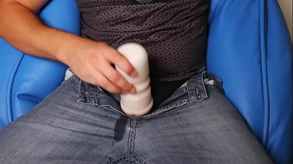 عرض Solo masturbating using fleshlight with cumshot قصاصات جديدة