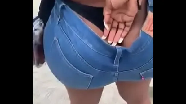 Ebony model flaunting her big ass új klip megjelenítése