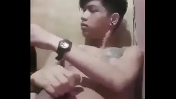 Teenager mit einem Tattooneue Clips anzeigen