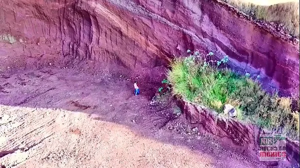 Afficher Jouer avec un drone et je trouve des jeunes gars baiser dans les montagnes Je n'aurais jamais imaginé avoir découvert mon goût voyeur nouveaux extraits