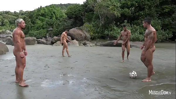 Naked football on the beach yeni Klip göster