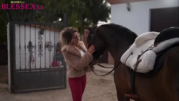 Mostra Cavalcando un gallo grande quanto un cavallo - Alma del Rey e Paola Hard & Magic Javinuovi clip