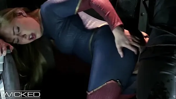 WickedParodies - Supergirl verführt Braniac zum Analsexneue Clips anzeigen