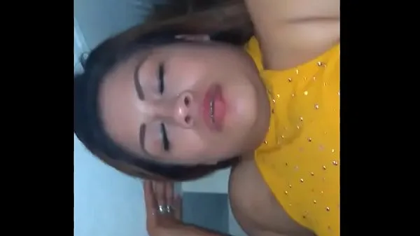 LATINA COGIENDO BIEN RICO Y TRAGA yeni Klip göster