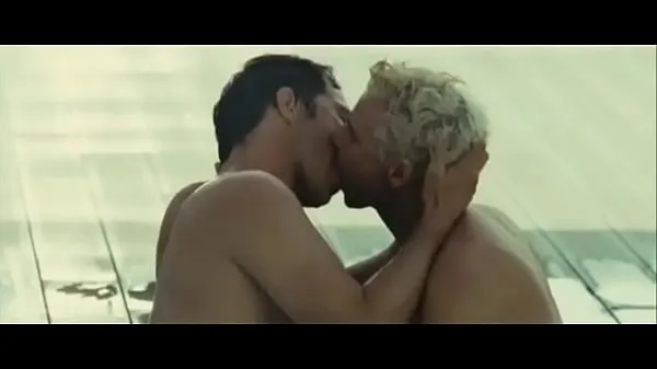 Mostra Gay Kiss from Mainstream Movies - # 2nuovi clip