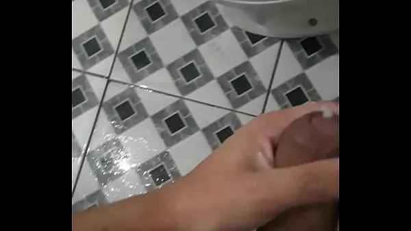 Cumming im Badezimmerneue Clips anzeigen