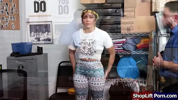 Visa Store officer fucking a latina costumer nya klipp