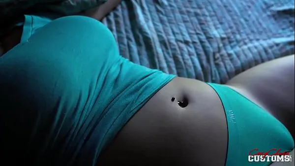 عرض My Step-Daughter with Huge Tits - Vanessa Cage قصاصات جديدة