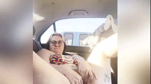 Mostrar Backseat Pussy Rubbing starring Lexii Sapphire nuevos clips