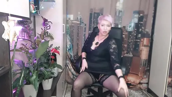 Sklavenmama AimeeParadise. START-STOP-Show von einem erfahrenen Meister. Unterwerfung ist die Haupttugend einer Frau! Hände hinter dem Rücken, Schlampe! Geh auf die Knie, Schlampeneue Clips anzeigen