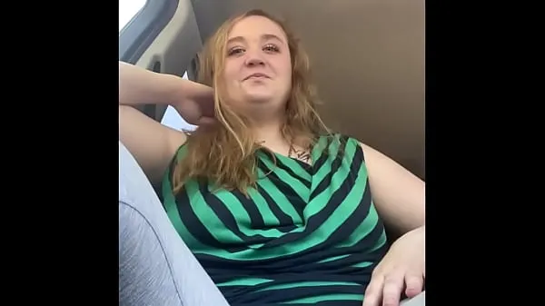 Schöne natürliche mollige Blondine startet im Auto und wird zu Hause wie verrückt geficktneue Clips anzeigen