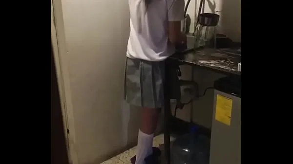 Mostrar a mi MEDIA-HERMANA LAVANDO los TRASTES y Aprovecho para COGER Mientras no Hay NADIE en CASA! COGIENDO con mi LINDA Media-Hermana ESTUDIANTE Cuando llega de la ESCUELA Mientras Está LAVANDO los TRASTES, Aprovecho que Estamos SOLOS nuevos clips