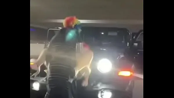 Visa Pink hair whore gets pounded on jeep nya klipp