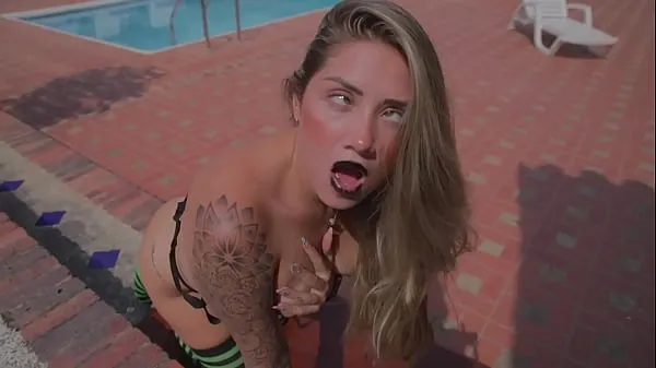 Mostrar Sara Blonde hace Ahegao y da intrucciones para masturbacion nuevos clips