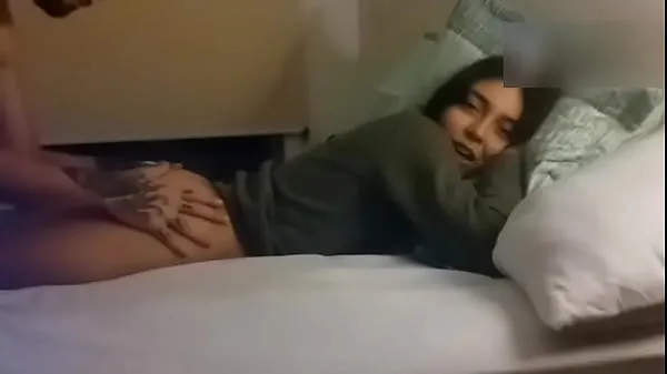 Hiển thị BLOWJOB UNDER THE SHEETS - TEEN ANAL DOGGYSTYLE SEX Clip mới