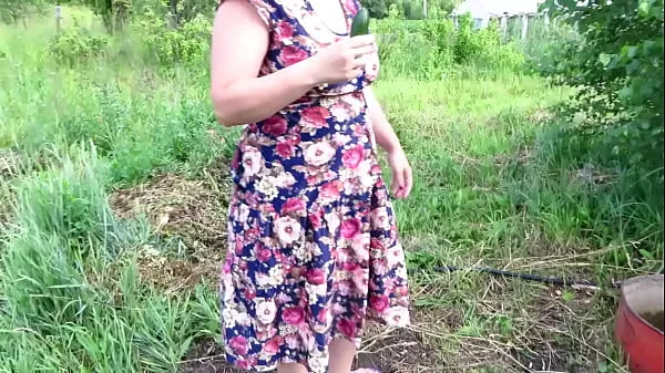 Show Busty milf masturbates with cucumber and strawberries outdoors in a public place Juicy PAWG and big tits in nature Fetish new Clips