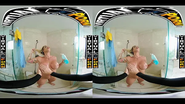 แสดง Busty Blonde MILF Robbin Banx Seduces Step Son In Shower คลิปใหม่
