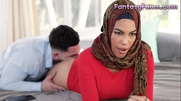 Vis Fucking Muslim Converted Stepsister With Her Hijab On - Maya Farrell, Peter Green - Family Strokes nye klip
