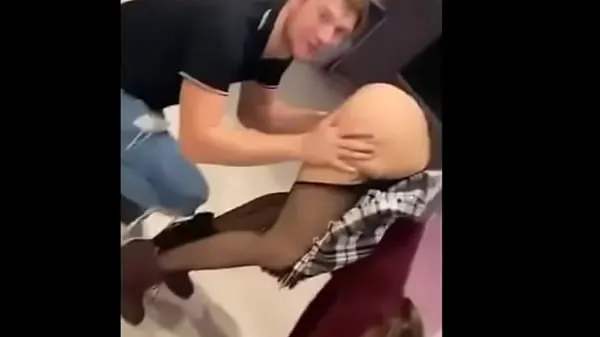 blonde College-Mädchen in der Öffentlichkeit abgeholt, hart gefickt im Trio-Sexneue Clips anzeigen