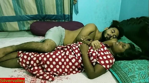 Afficher Vidéo de sexe chaude virale d'un couple d'jeunes gars indiens !! Village girl vs smart teen boy sexe réel nouveaux extraits