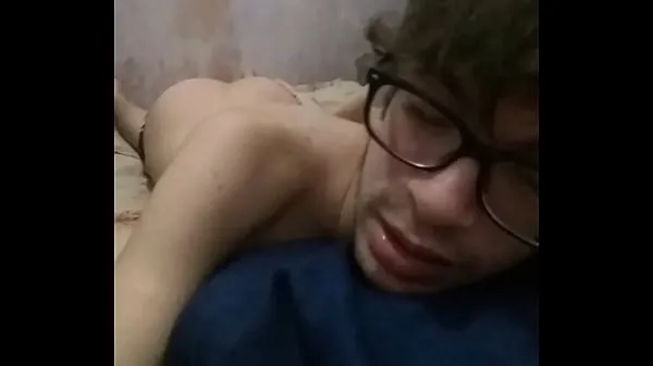 Hiển thị Nerd wiggling his ass and patting it Clip mới