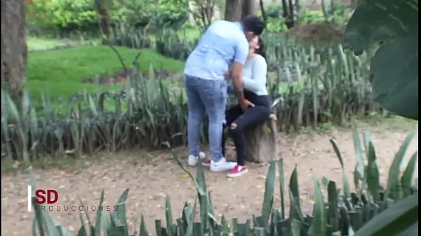 Show SPYING ON A COUPLE IN THE PUBLIC PARK new Clips