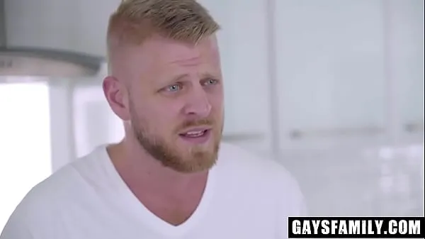 Näytä Hot Step Daddy Fucks His Young Stepson in The Kitchen - GaysFamily uutta leikettä