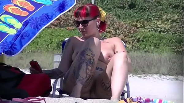 Mostra EW Morgan LaRue - Questa è la sua prima volta in una spiaggia con abbigliamento opzionale e ha preso in giro guardoni e nudisti mentre mio marito non è in gironuovi clip