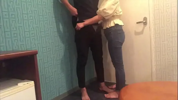 Prikaži Amateur] A couple who go home and can't stand each other and spree at the front door novih posnetkov